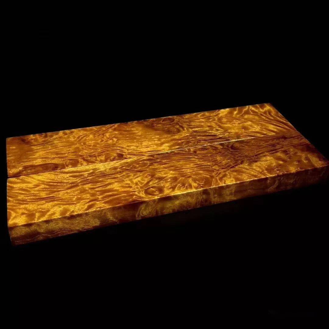 金丝楠木新料老料有两种解释:(1),金丝楠树木自然生长到老的木材,生长