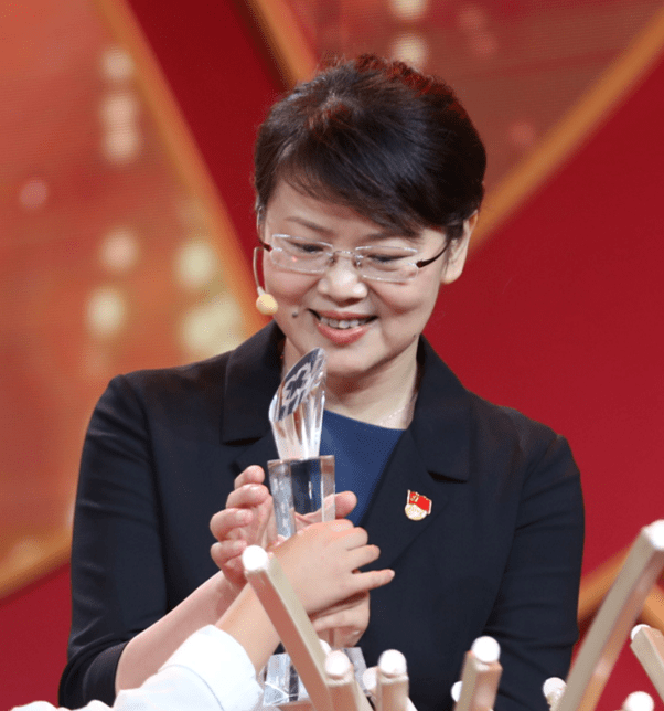 吴润晖让玻璃娃娃的生活甜起来