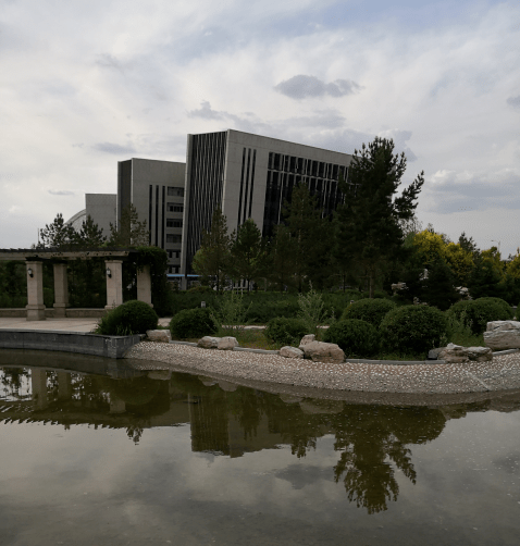 作者简介李清宇,康巴什第二小学教师,毕业于陕西师范大学中国哲学专业