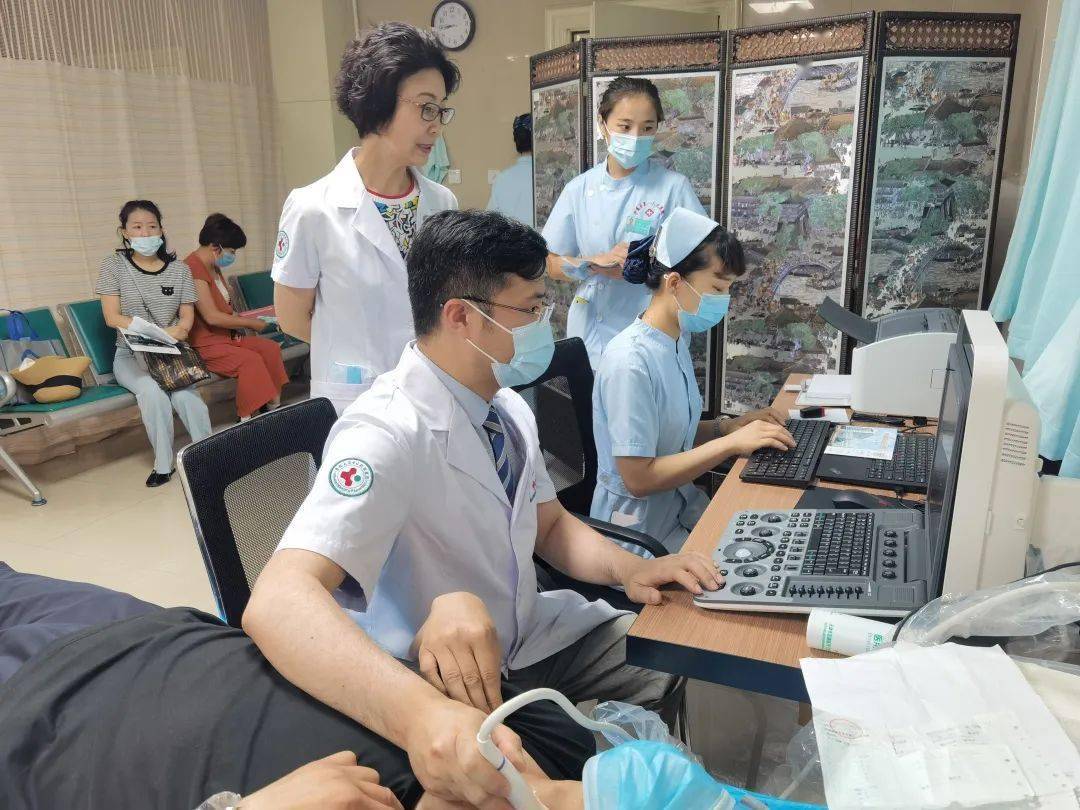 7月4日,我院副院長劉天戟,甲狀腺外科主任孫輝,醫