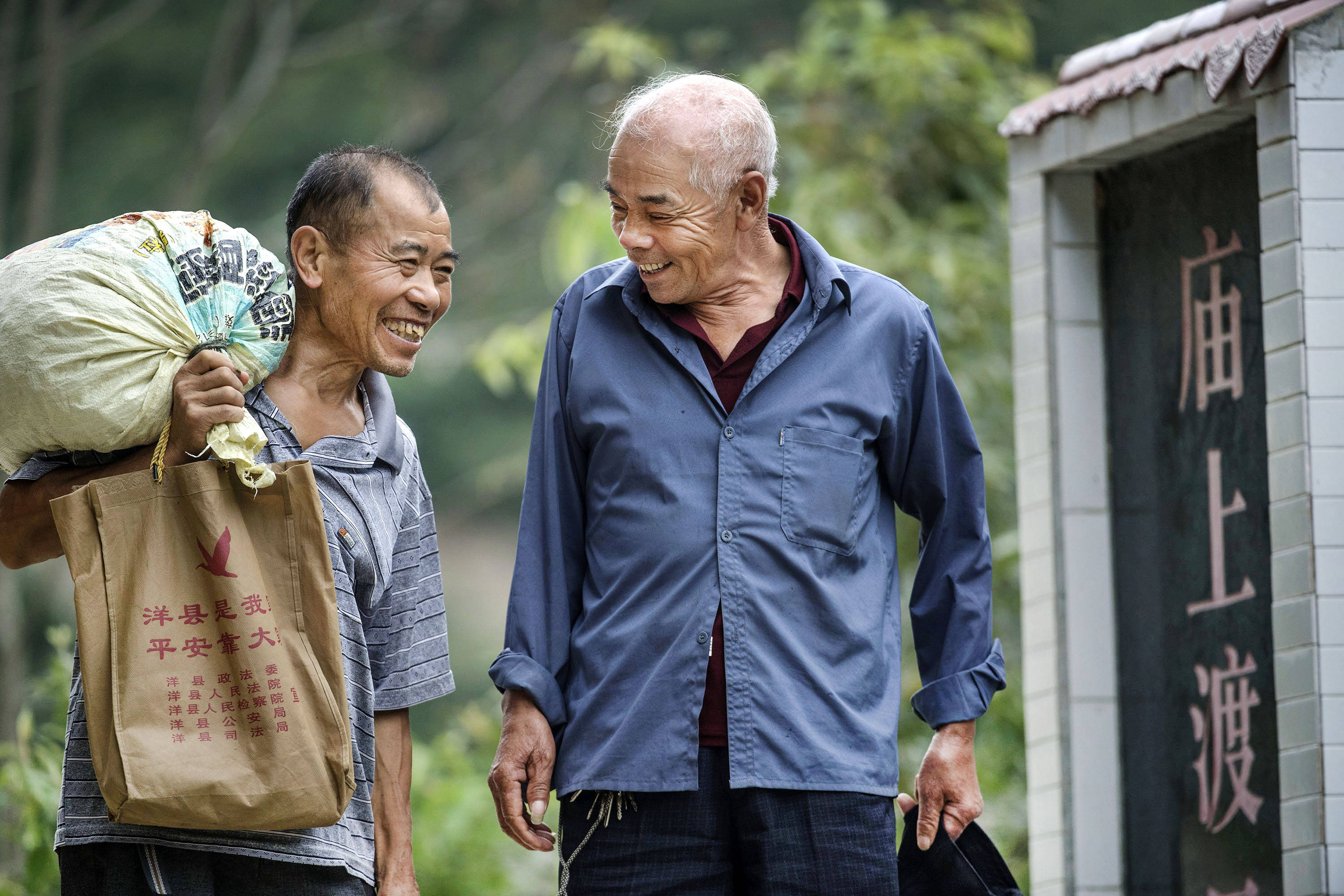 古渡坚守江水阔 父子艄公乡情浓