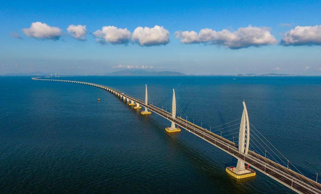 由香港经深港口岸,港珠澳大桥入粤 须持三日内核酸阴性证明并隔离观察