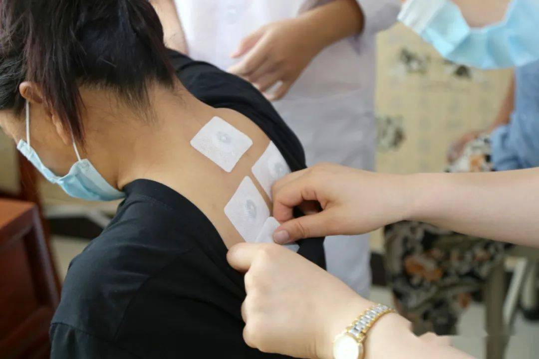 今日入伏,我院"三伏贴"火热贴敷中