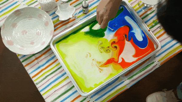 网络图源i 蕃茄田艺术学员作品融合了水,随机的色彩扩散和创作者自由