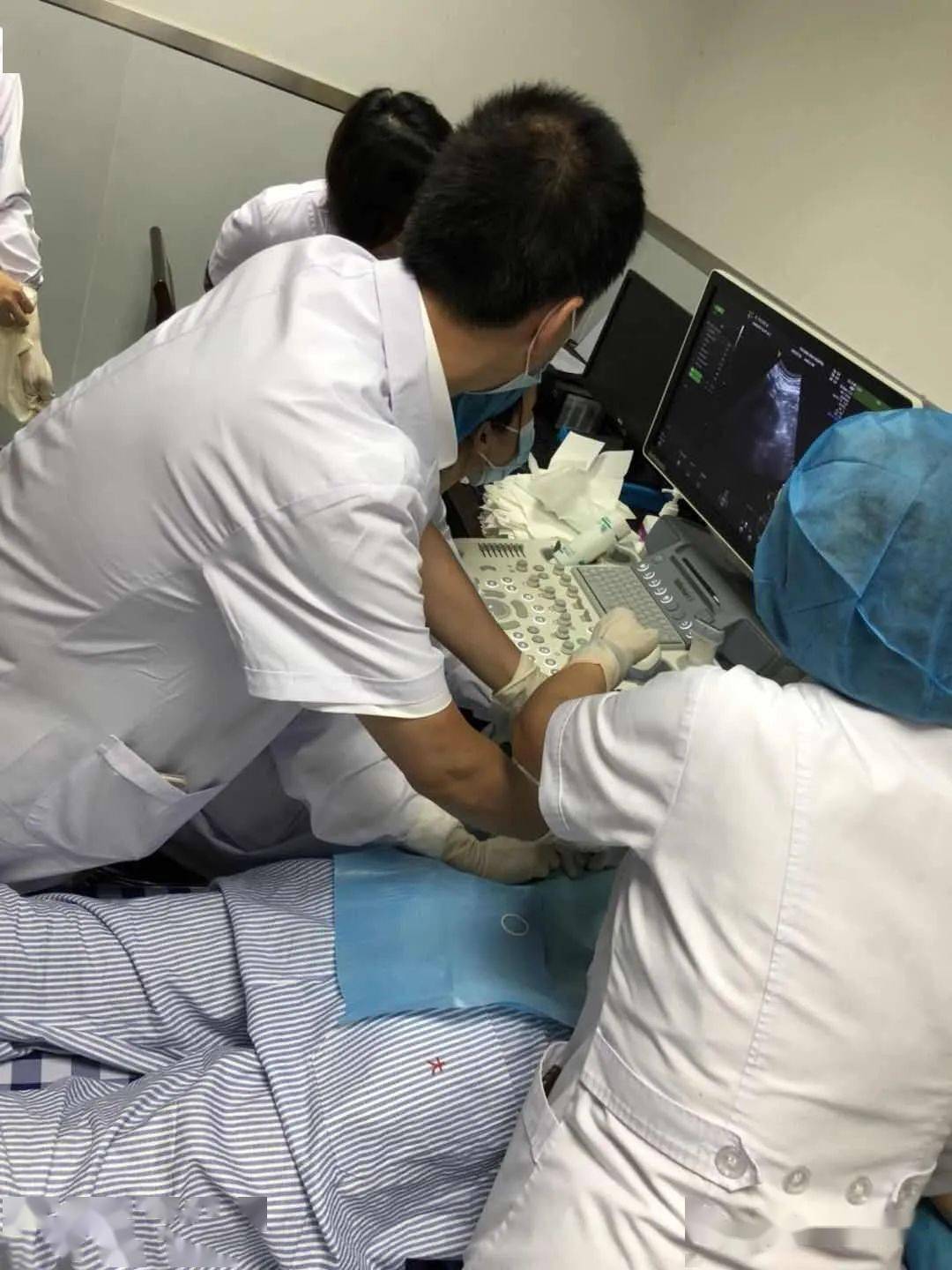 点赞首例超声引导下肾穿刺活检术
