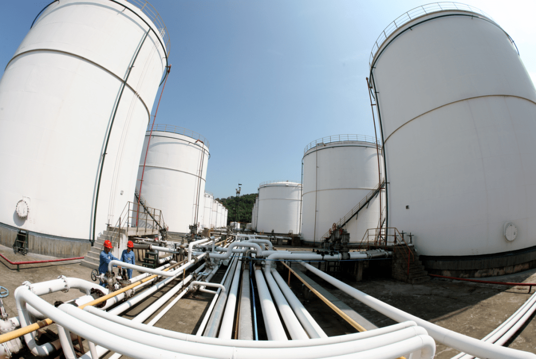 突发石油管道破裂引发火灾民众烈火中逃生至少17人受伤