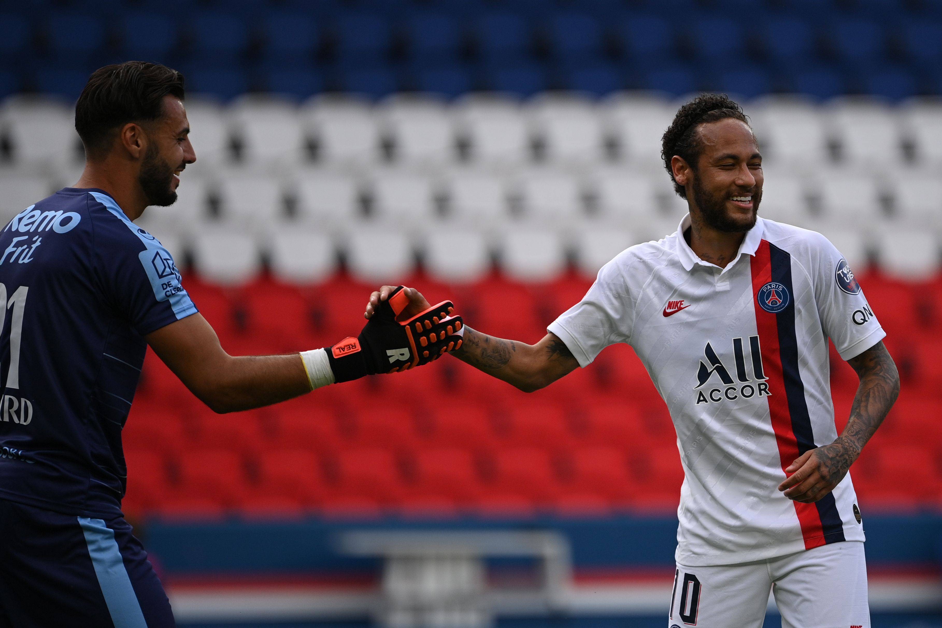 足球——友谊赛:巴黎圣日耳曼胜华斯兰德贝弗伦