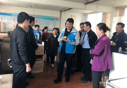 15日上午,自治区财政厅厅长云丹一行还专门来到县财政局办公室,看望