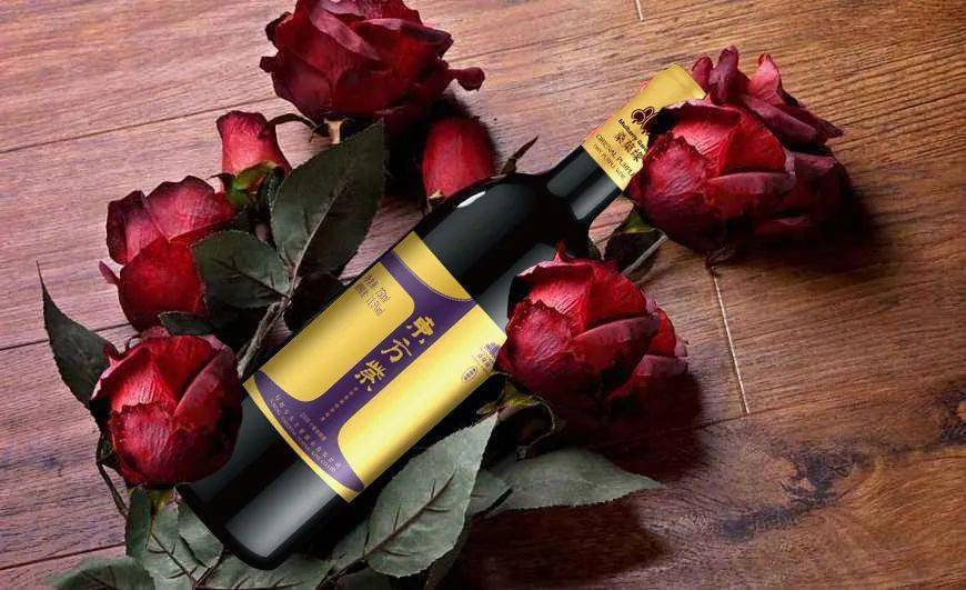 阴雨天饮一杯紫酒暖暖身