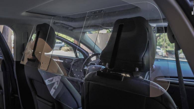 抵御新冠病毒,lyft将向司机分发约6万个汽车隔板