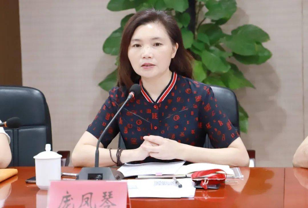 街道人大工委主任庞凤琴强调,社区建设工作任重道远,要以提升社会治理