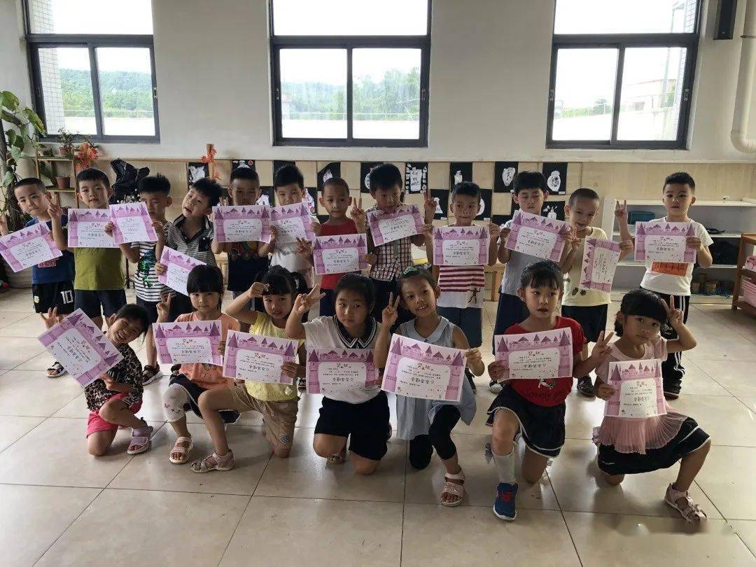 蔡卓睿 陈雨馨黄子睿 曹雨馨 吴逸辉 李程骏 黄紫