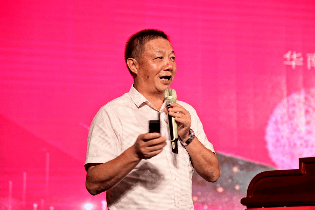 和会展局副局长曾萍,华南农大荔枝首席专家陈厚彬,新农堂创始人钟文彬