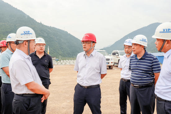 贵州省交通运输厅党委委员副厅长龙平江到中交四公局江玉项目督查安全