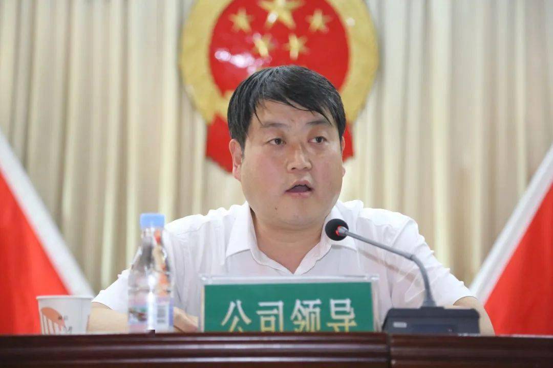 沁和公司生产副总经理张金贵出席会议并讲话,他说:学习鹏飞精神,是