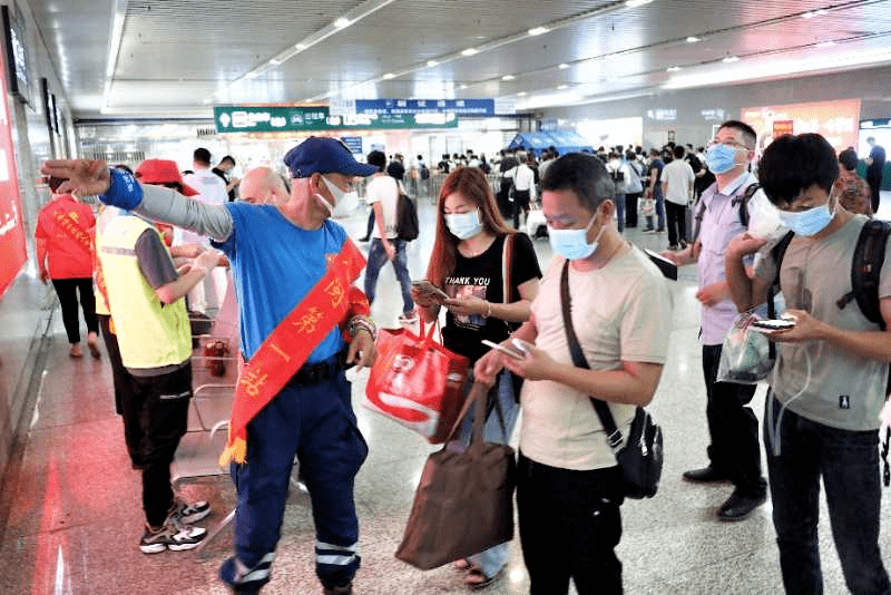 (徐力建) 锤擂天地动,让中华崛起 旗卷东风臻国运; 镰举鬼神惊,唤