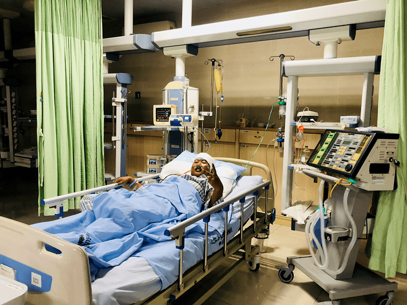 岭南医院进行左侧颅骨修复术,12:00手术结束后进入icu病房进行监护