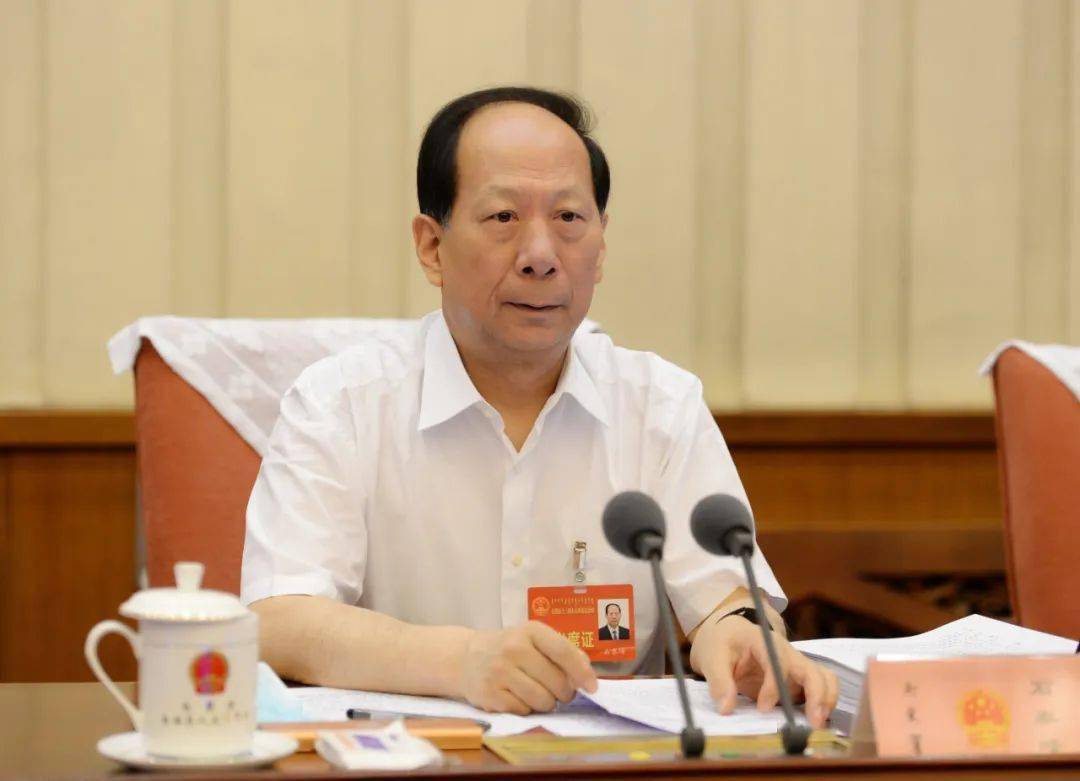 自治区十三届人大常委会第二十一次会议开幕石泰峰主持