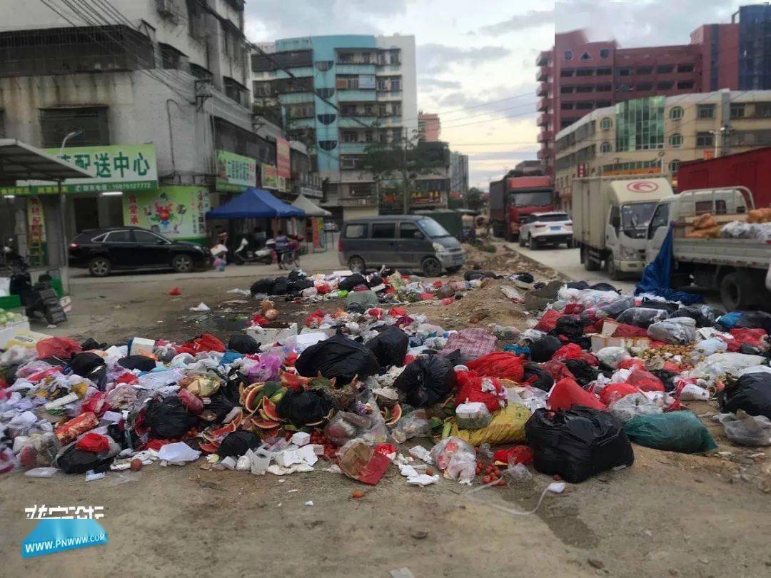 根據市民反映,一直以來在普寧池尾街道山湖村某處,一直有一個垃圾堆