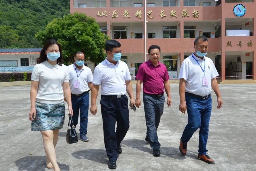 县长唐金文到考点巡视检查初中学业水平考试工作_南岗