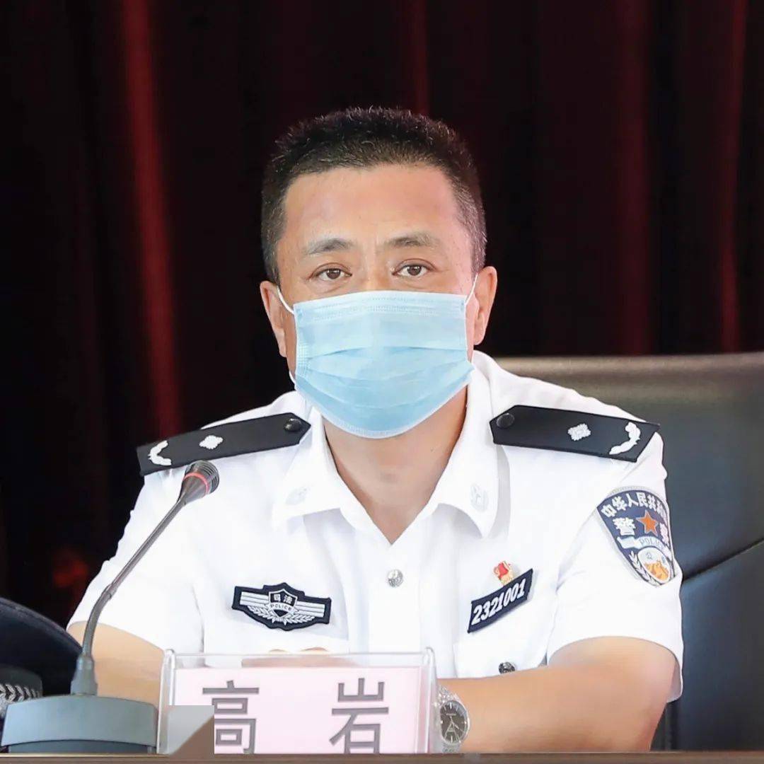 会上,松滨监狱党委书记,监狱长高岩,呼兰监狱党委书记,监狱长魏玉川