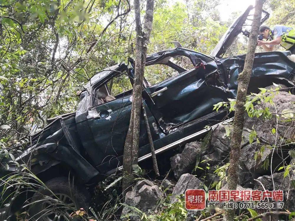 从大化前往都安探亲一家五口发生车祸3人不幸遇难另有两人受伤