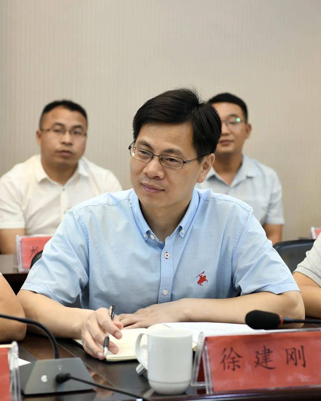 徐建刚多次在与丹寨县支教教师座谈中指出:"用好这两套远程互动设备