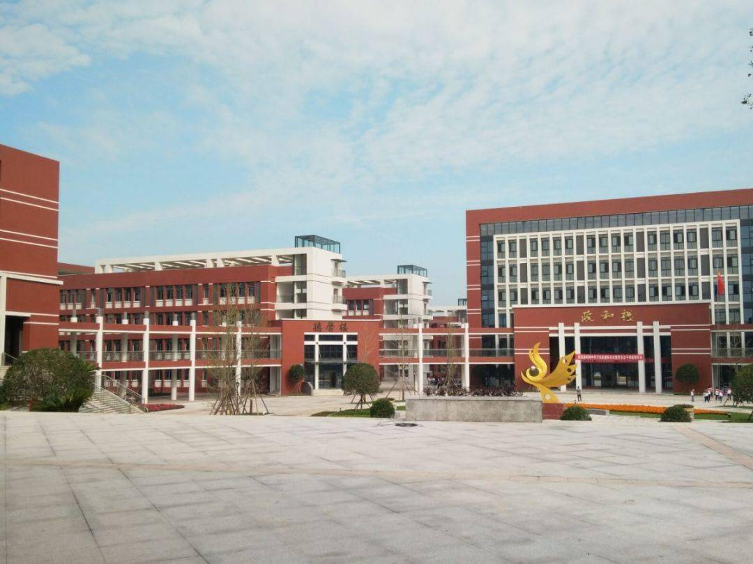 现场实拍!威远这所学校火了!是你孩子去的吗?_校园