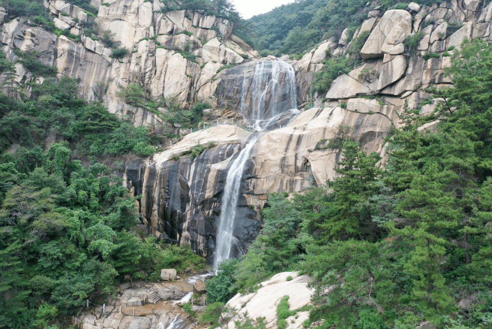 太震撼临沂最具代表性地标蒙山中国瀑布雨后美景上新啦