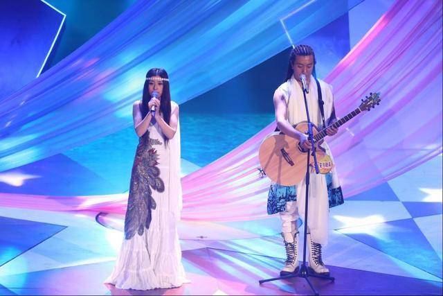 安与骑兵比较有名的歌是《三年三天》和《向阳花》等等,后来也不断有