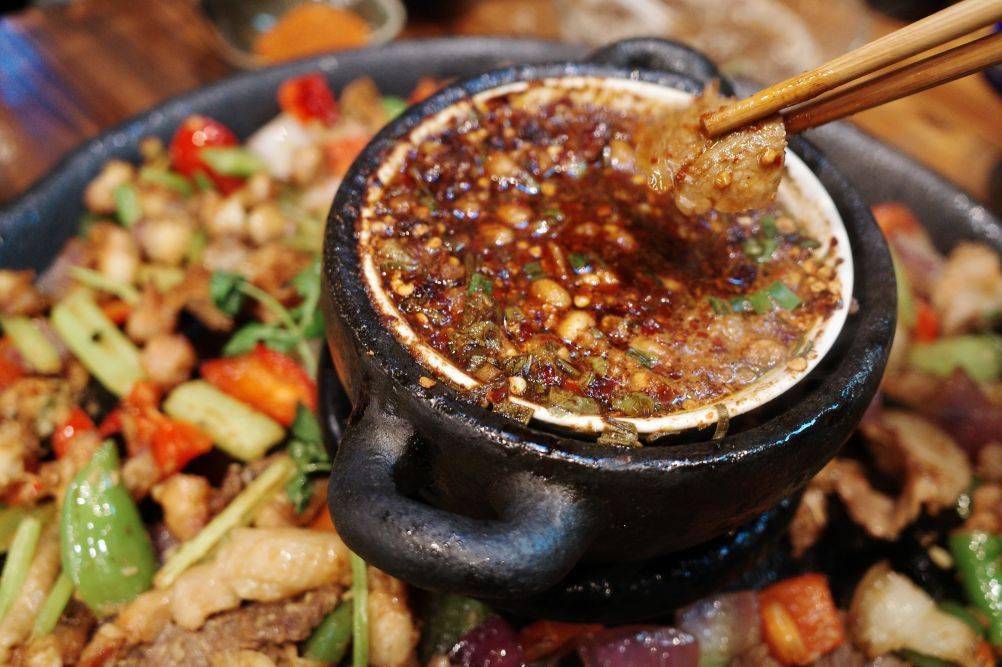 牛肉粉,糯米饭,铁签烤肉,豆腐圆子糕粑稀饭,烙锅,羊肉粉,肠旺面你会