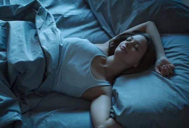 女人睡觉分开腿这3件好事可能会从天降第二个可能更讨喜