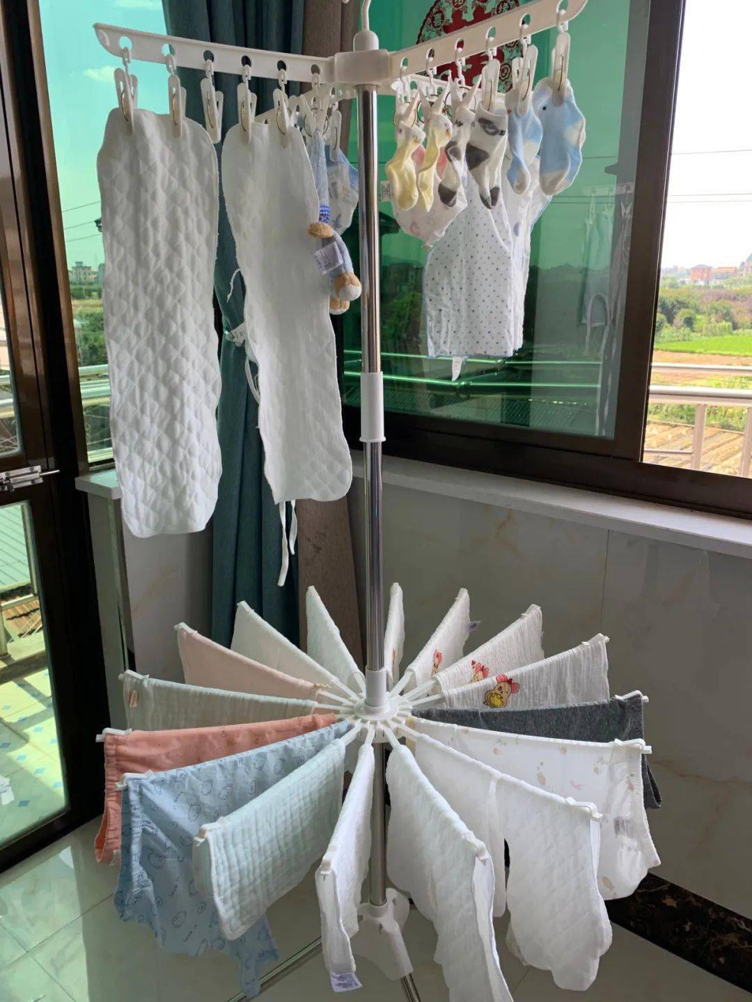 第一次当妈都这样宝宝衣服挂满阳台萧山孕妈感觉太少还想买