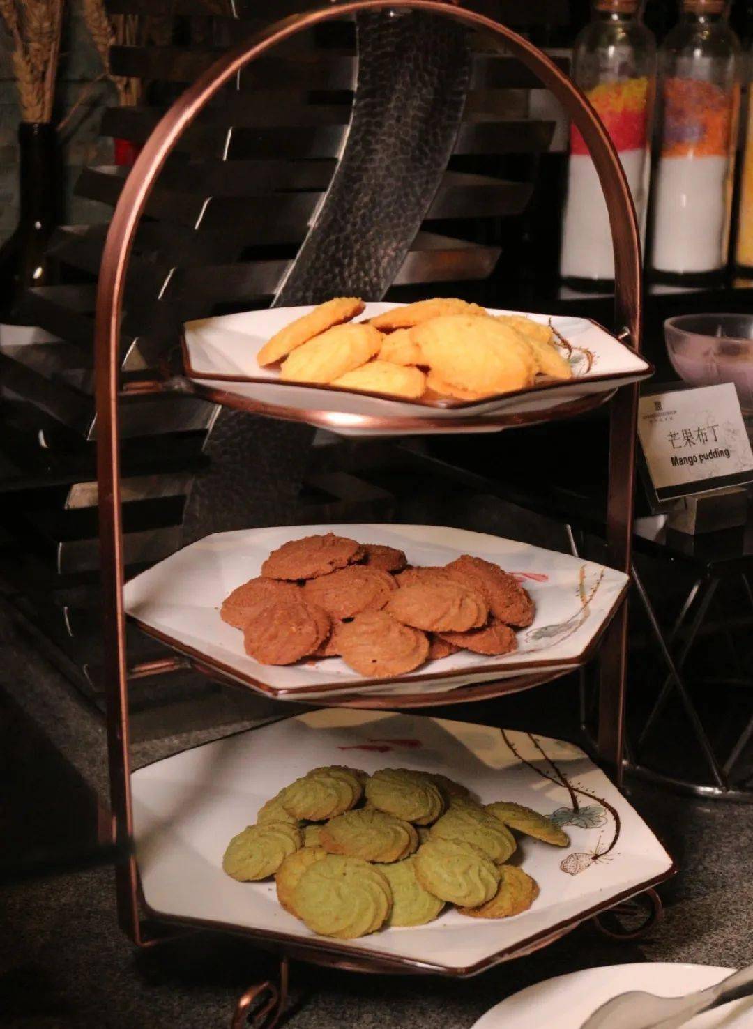 200 道菜品无限量任吃,种类多的要吃到扶墙出