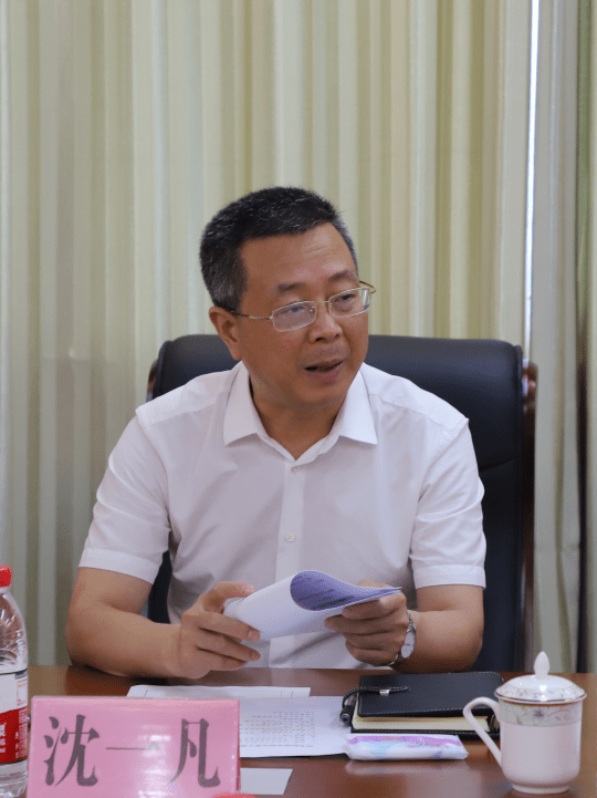 杨震任四川省南充师范学校党委书记校长