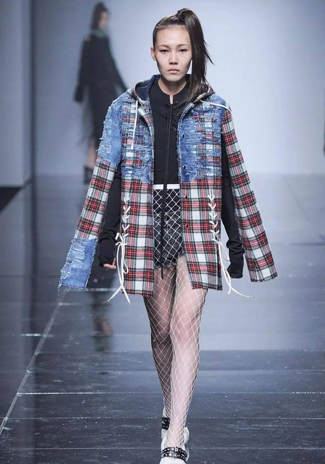 牛仔布上的面料再造120例