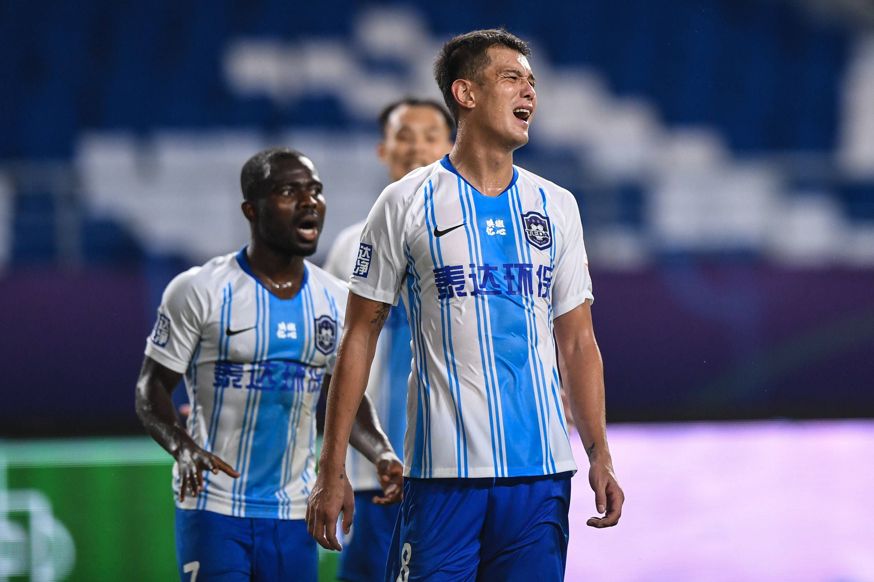 足球——中超:天津泰达不敌上海上港_天津泰达队