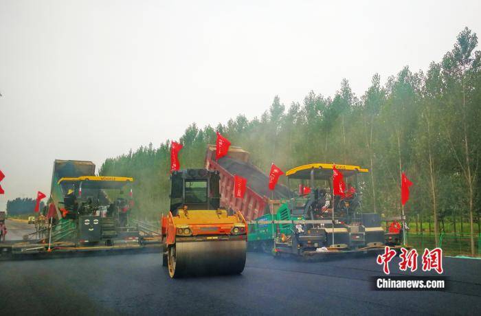 其中,s333省道容东至s042改线段工程,安大线,容易线3条线路为直达雄安