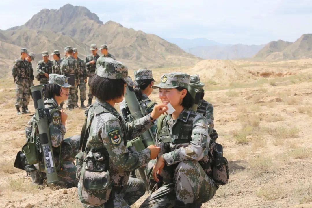 新疆马兰基地女兵图片