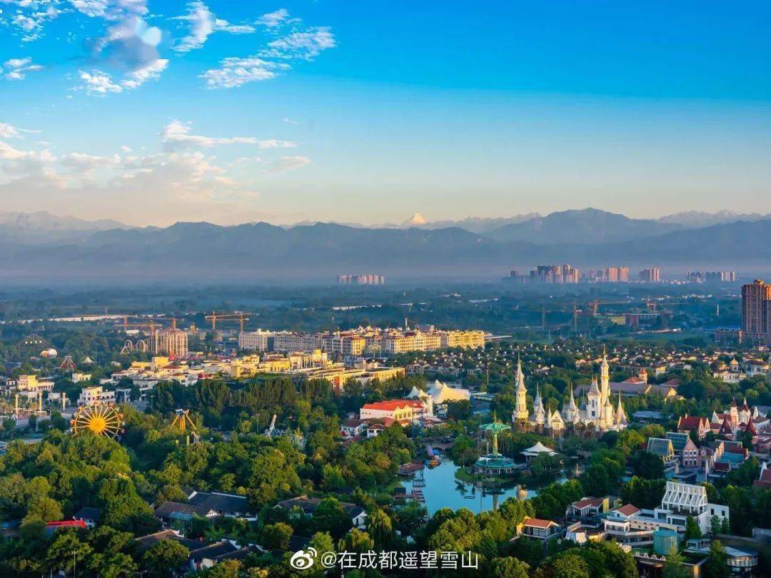 在成都遥望雪山