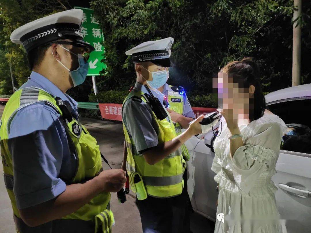 运风高速上一女司机酒后驾车被查获