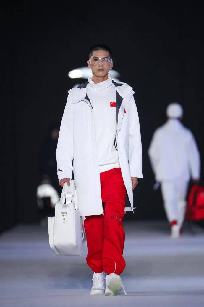 30位esee models亮相安踏2020首场大秀,演绎国旗款运动服风采!