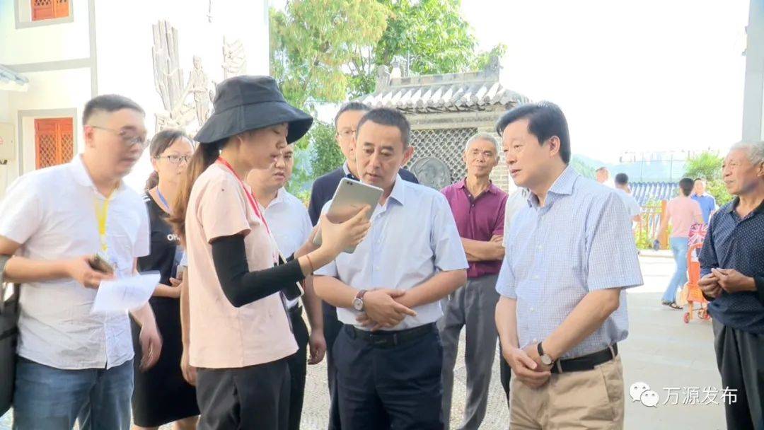 市委副书记徐综一同调研.