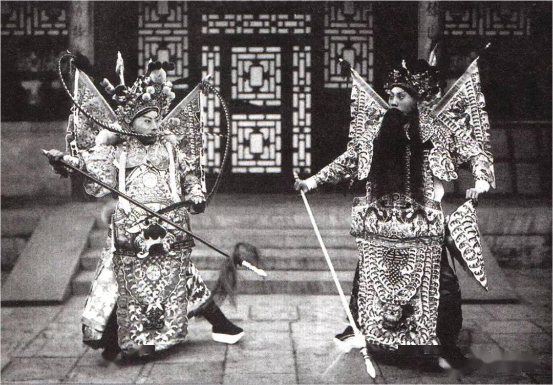 拜在谭鑫培门下,但谭只教了他一出《失街亭》的王平,半出《太平桥》的