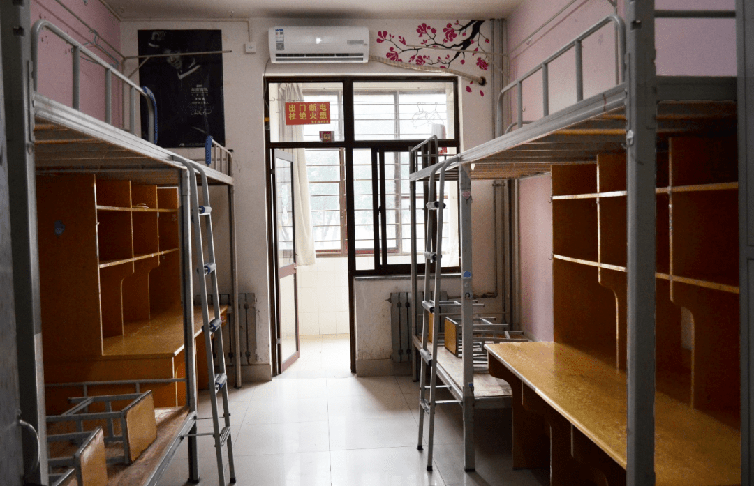广西中医学校宿舍图片图片