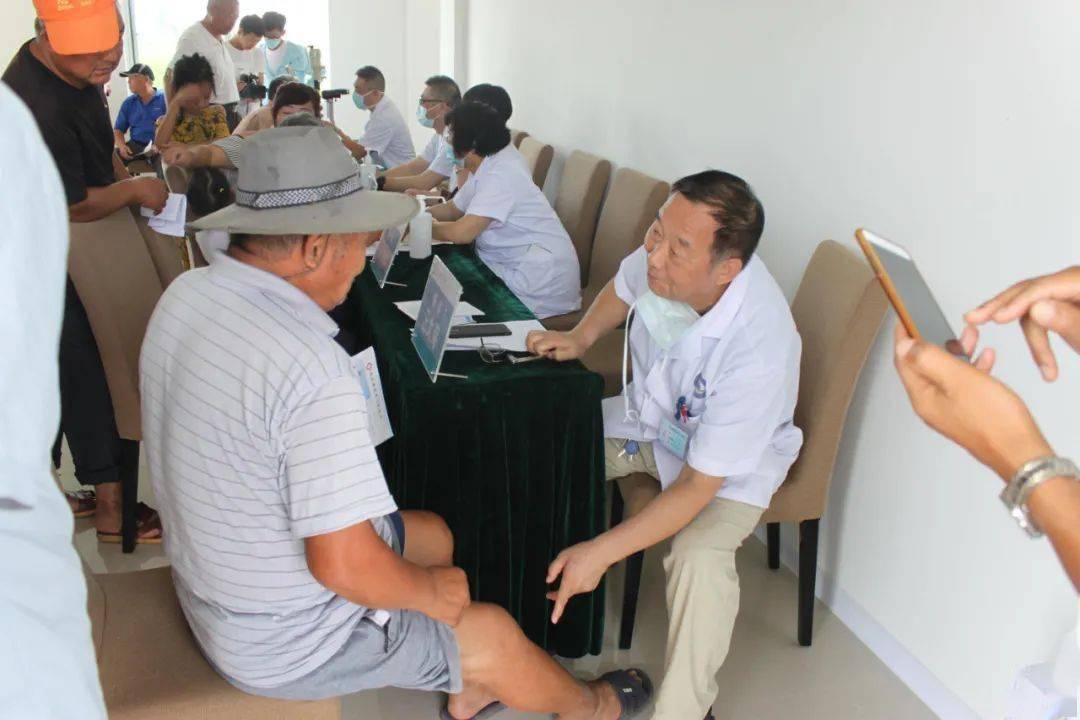 灌云县举行健康帮扶61提升幸福仁济医院巡回义诊活动启动仪式