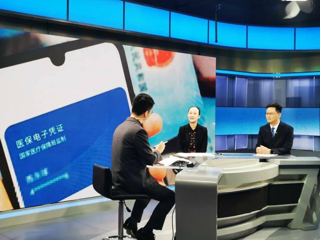 省医保局副局长王艳君参加云南广播电视台《新闻联合播》访谈节目