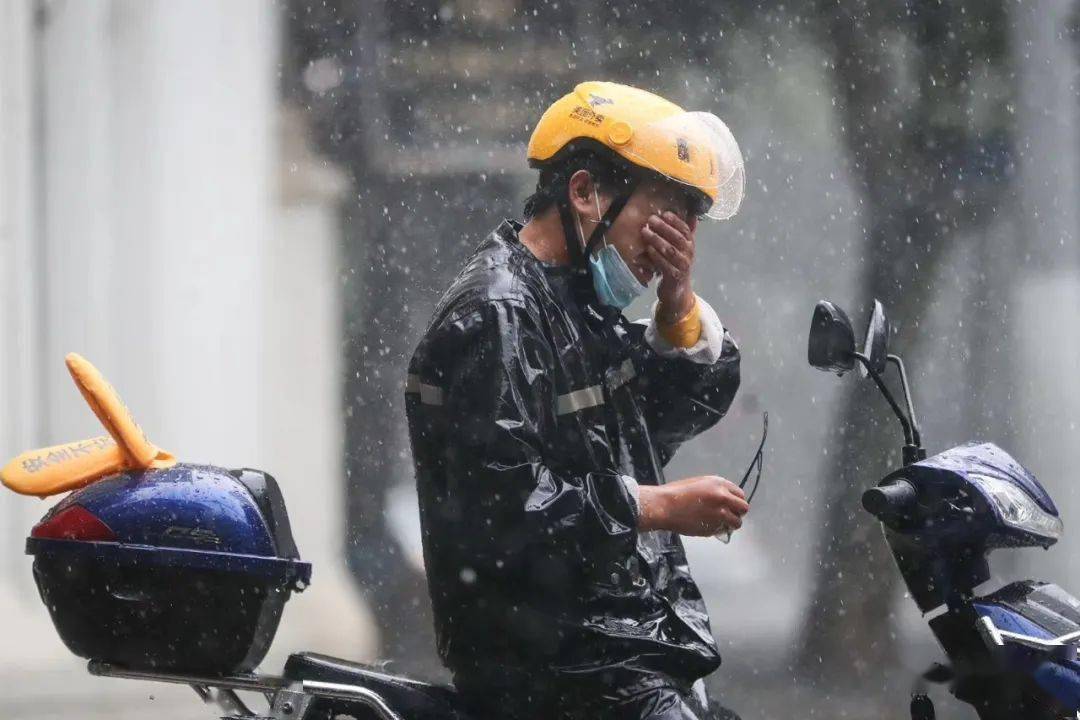 图说黄浦|上午申城热浪袭人,中午一场雷电雷雨!