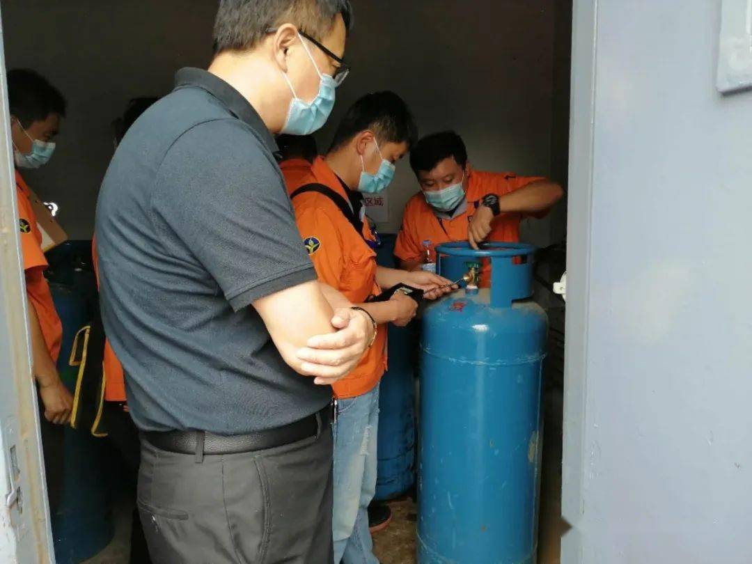 7月27日下午,会议现场出席此次会议的有顺义市政控股董事长李守义