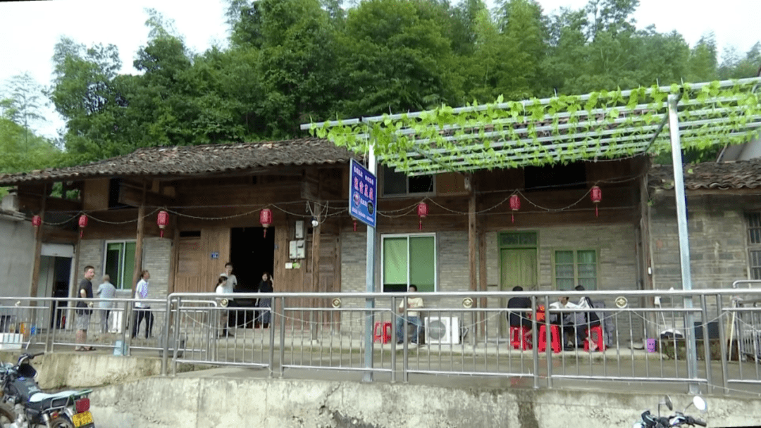 司前乡云际村聚云农庄老板蔡水林云际村靠近江西边界,村里打造了旅游